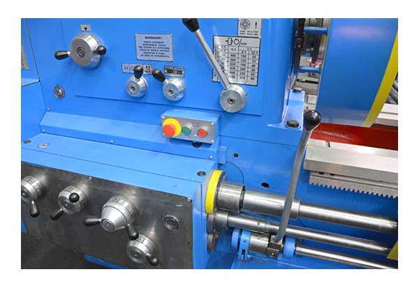 1М63Н Загальний вигляд токарно-гвинторізного верстата